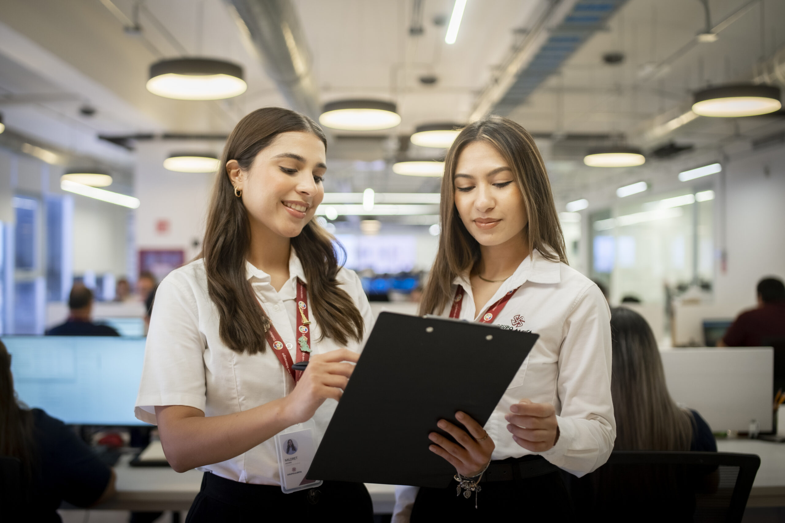 Trabajadoras en oficina